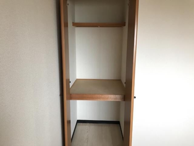 物件内観写真14　(押入れ)
