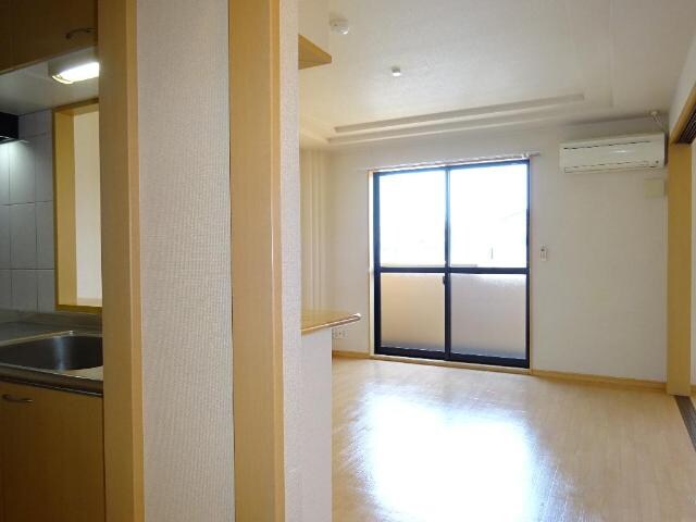 物件内観写真2　(リビング)