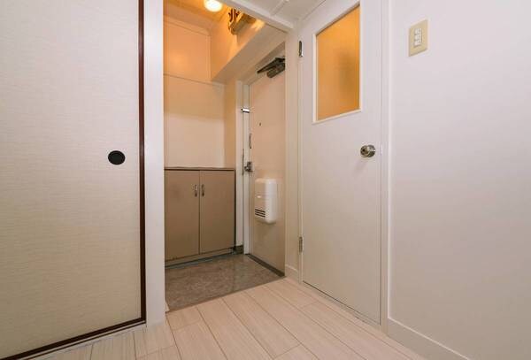 玄関(ビレッジハウスの同一物件・同一タイプの間取りの写真です)