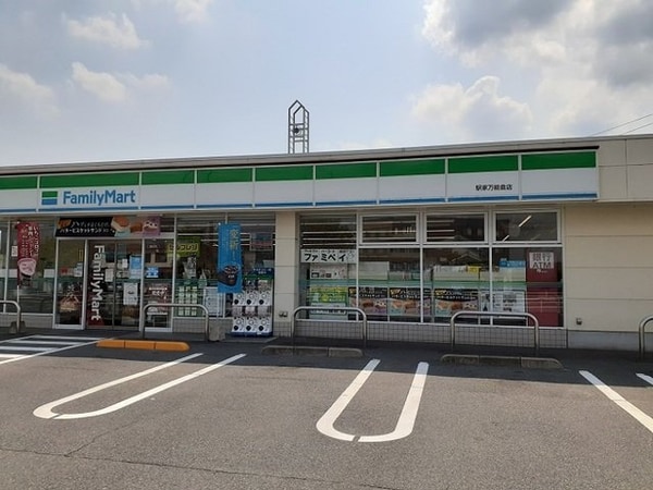 周辺環境(ファミリーマート万能倉まで650m)
