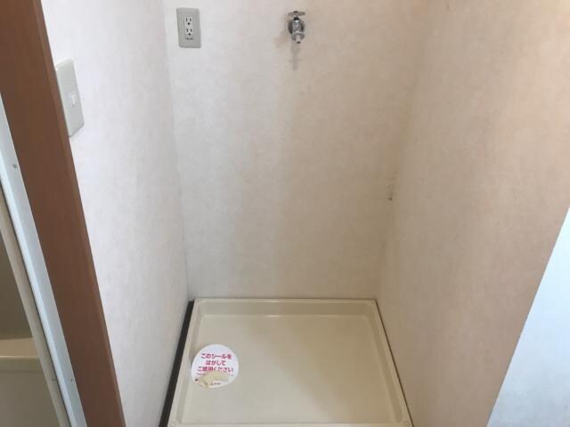 物件内観写真18　(洗濯機置場)