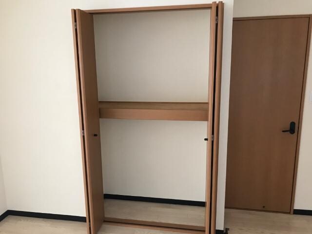 物件内観写真13　(リビング収納)