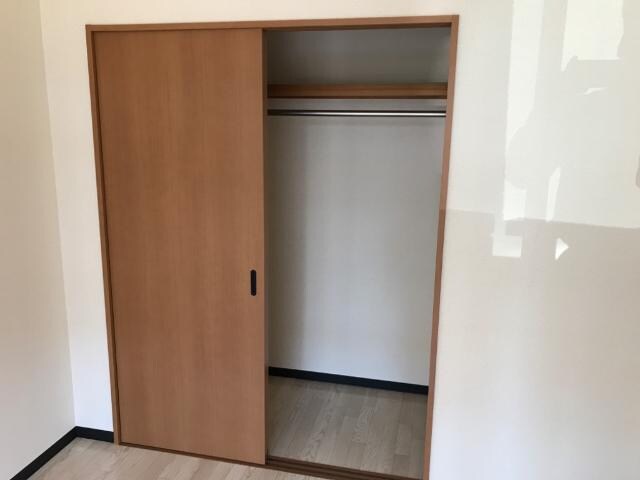物件内観写真15　(洋室収納)