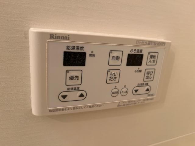 物件内観写真27　(給湯器リモコン)