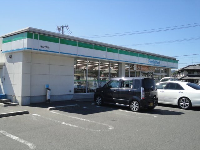 物件外観写真3　(ファミリーマート福山千田店まで348ｍ)