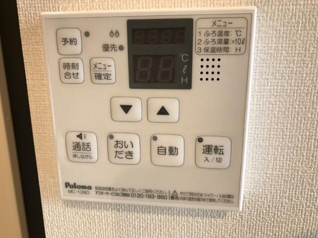 物件内観写真22　(バス給湯パネル)
