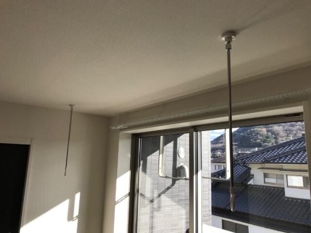 物件内観写真25　(室内物干し)