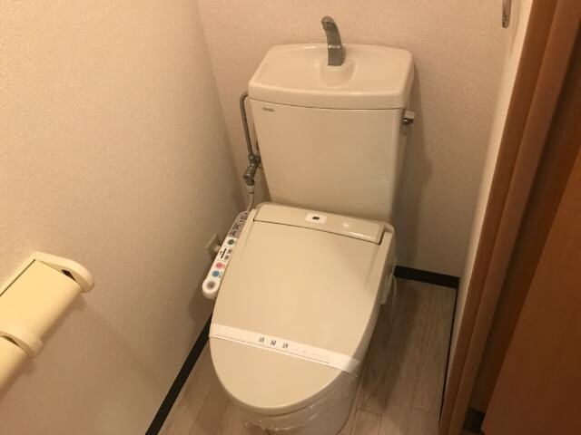 物件内観写真16　(シャワー付トイレ)