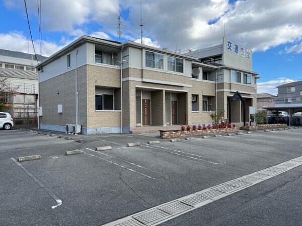 駐車場(外観写真（昼）)