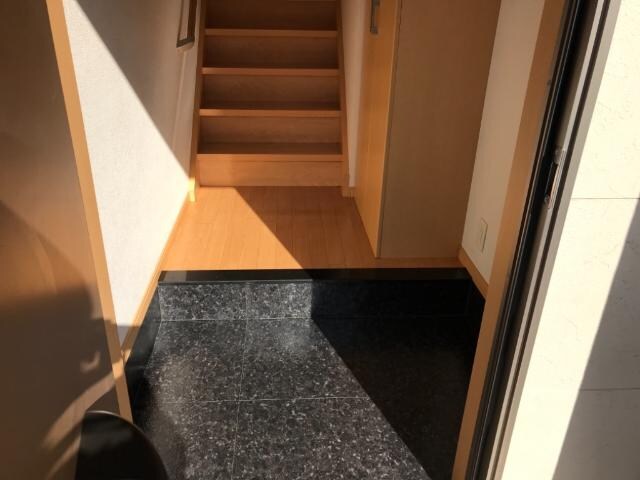物件内観写真18　(玄関)