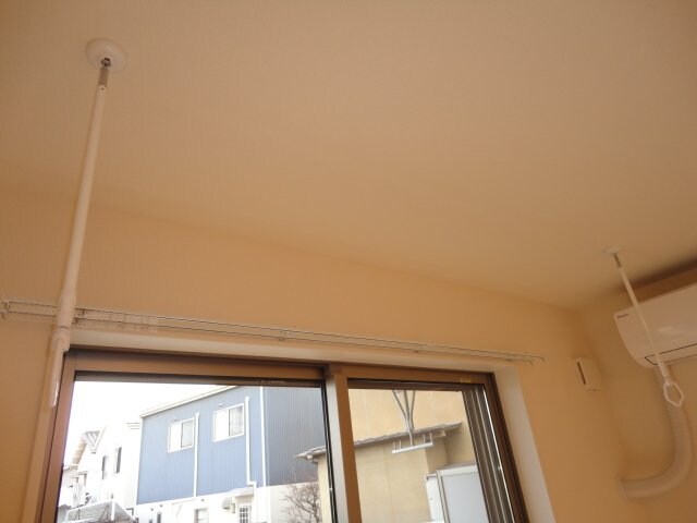 物件内観写真25　(室内物干し)