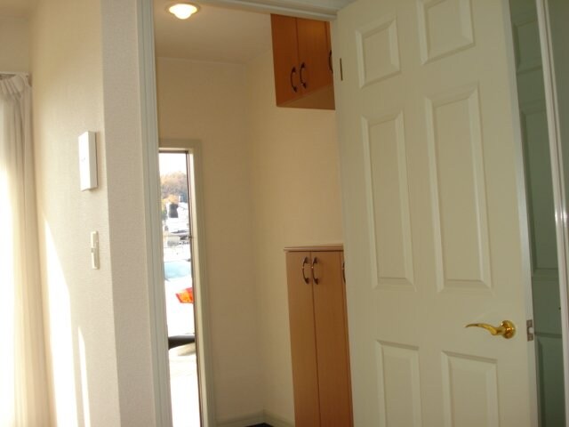 物件内観写真10　(玄関・オート照明)