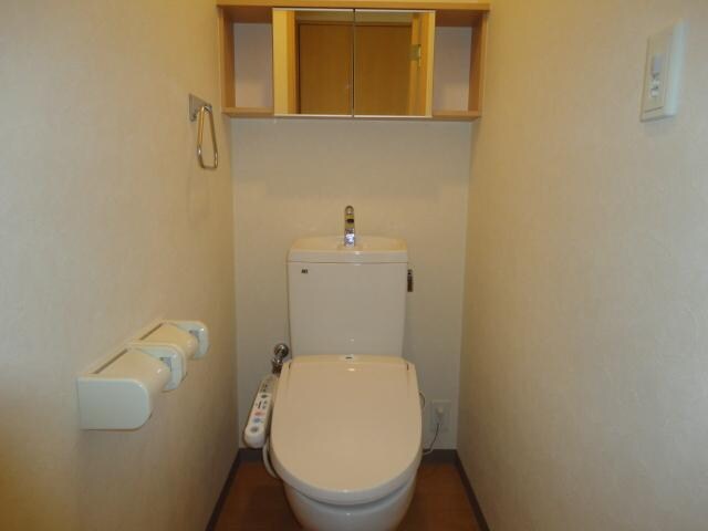 物件内観写真17　(シャワー付トイレ)