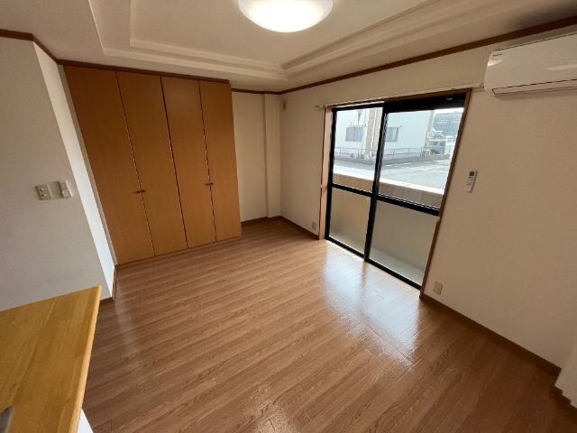 物件内観写真3　(リビング)