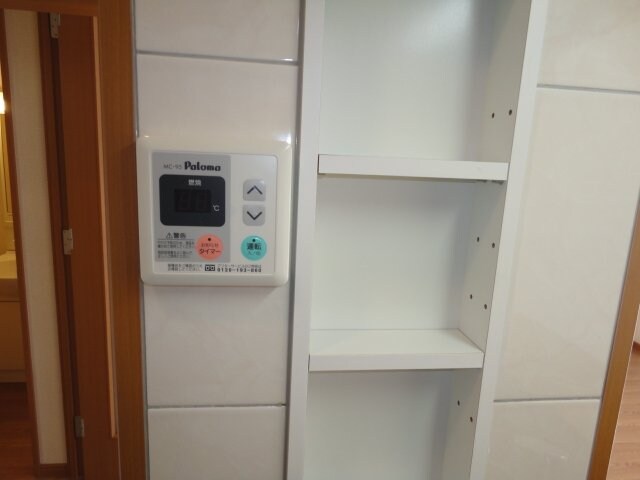 物件内観写真17　(キッチン小物置き場)