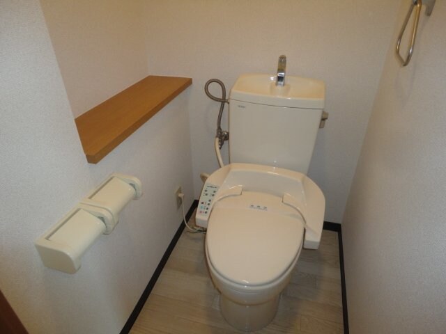 物件内観写真17　(シャワー付トイレ)