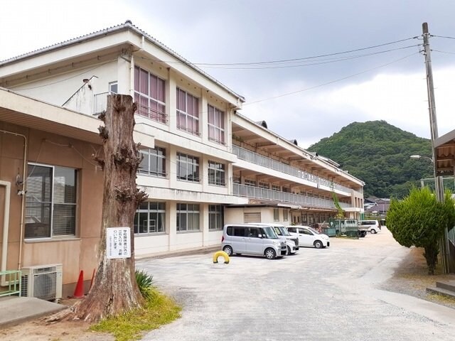 物件外観写真8　(高屋小学校まで1600m)