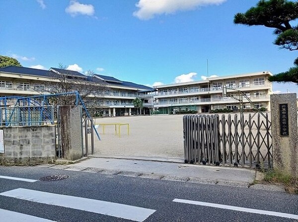 周辺環境(出部小学校まで1300m)