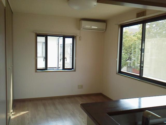 物件内観写真4　(リビング)