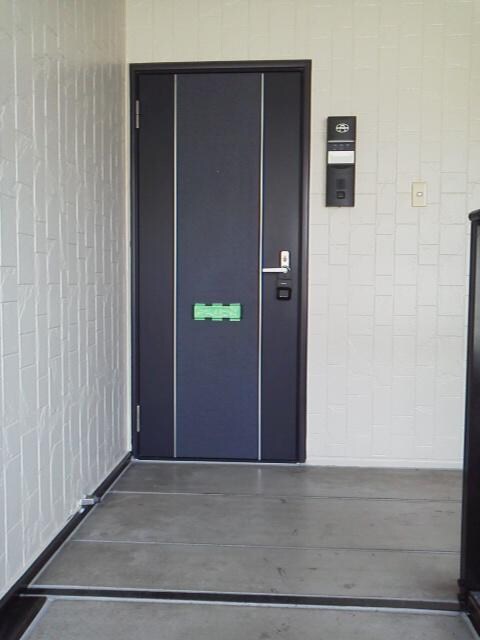 物件内観写真6　(玄関ドア)