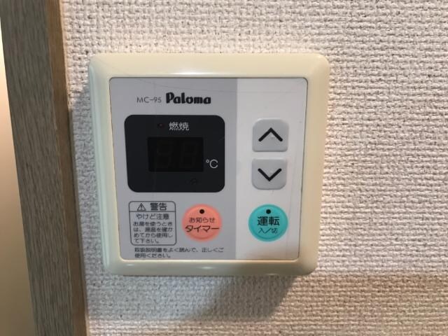 物件内観写真15　(給湯リモコン)