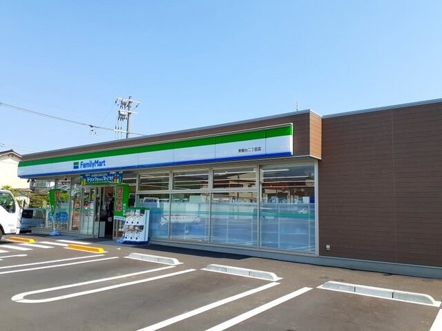 物件外観写真3　(ファミリーマート東陽台２丁目店まで300m)