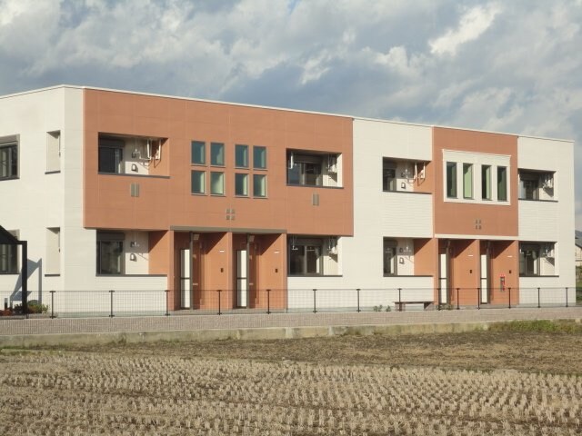 物件内観写真3　(外観写真（昼）)