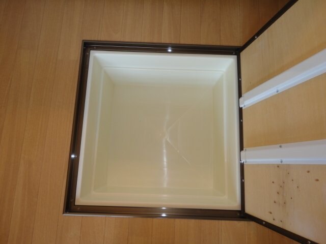 物件内観写真19　(床下収納)