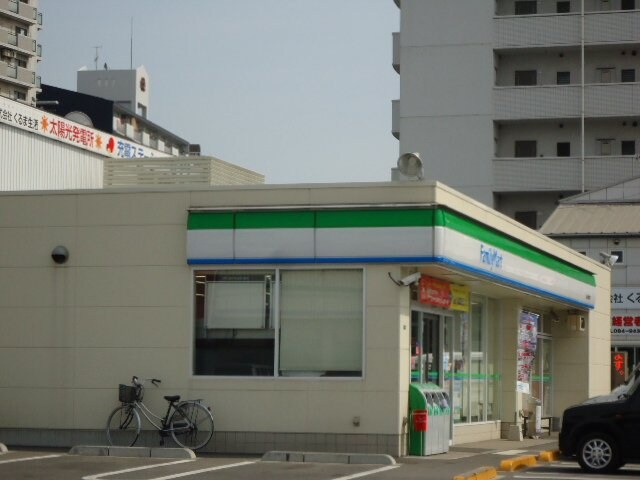 物件外観写真2　(ファミリーマート福山明神町店（コンビニ）まで203ｍ)