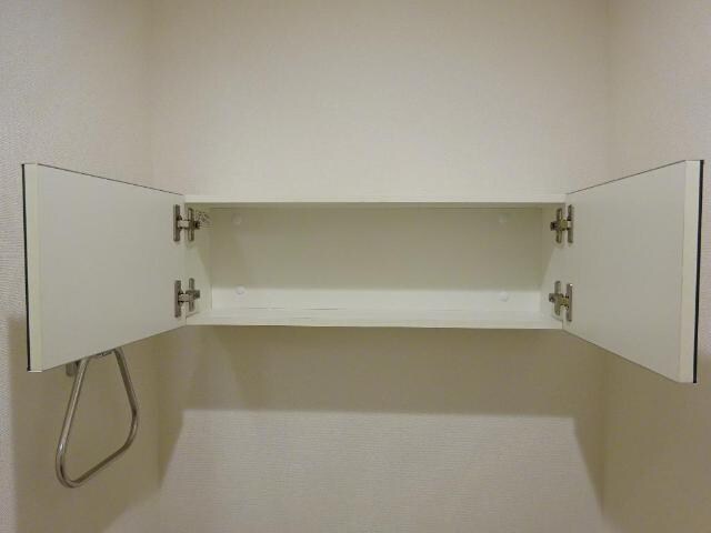 物件内観写真25　(トイレ収納)