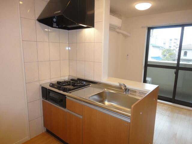 物件内観写真7　(キッチン（コンロ付）)