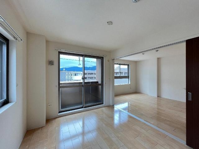 物件内観写真10　(洋室(6.1帖))