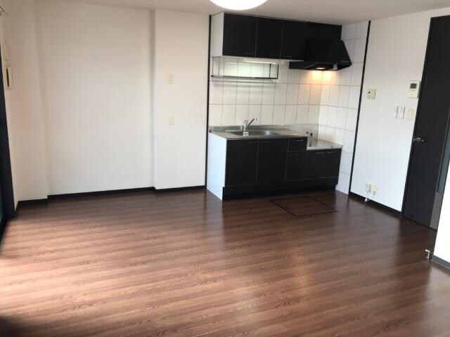 物件内観写真4　(リビング)