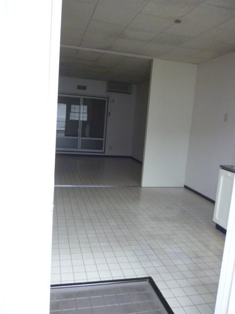 物件内観写真8　(玄関)