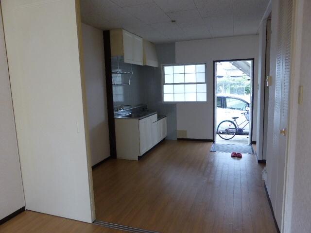 物件内観写真3　(リビング)