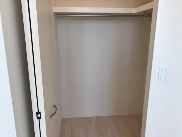 物件内観写真5　(ウォークインクローゼット)