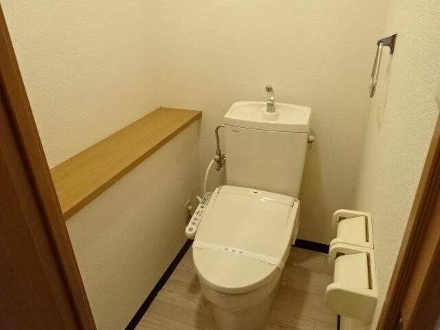 物件内観写真15　(シャワー付トイレ)