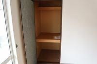 物件内観写真10　(洋室収納)