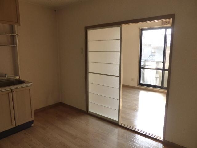 物件内観写真4　(リビング)