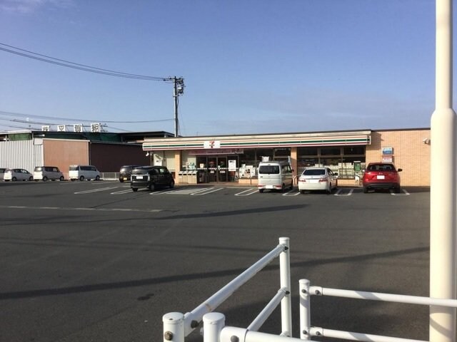 物件外観写真3　(セブンイレブン福山下加茂店まで330m)