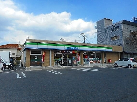 物件外観写真4　(ファミリーマート府中中須店まで600m)