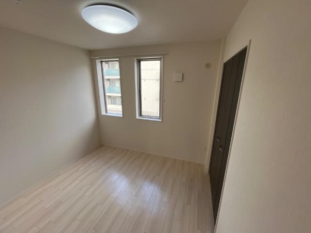 物件内観写真6　(洋室)