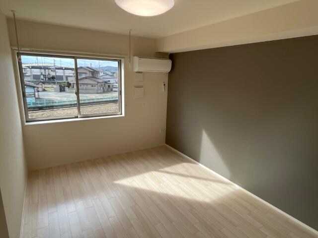 物件内観写真4　(リビング)