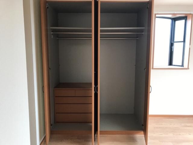 物件内観写真4　(収納内)