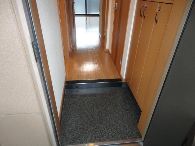 物件内観写真10　(玄関)