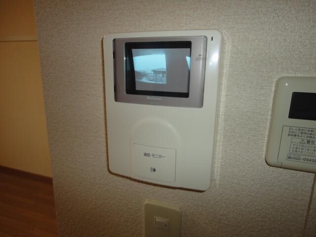物件内観写真13　(カメラ付インターホン)