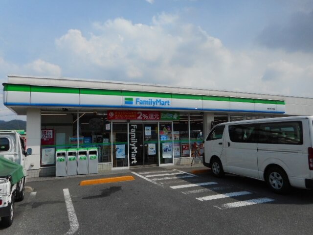 物件外観写真5　(ファミリーマート神辺川南店まで800m)