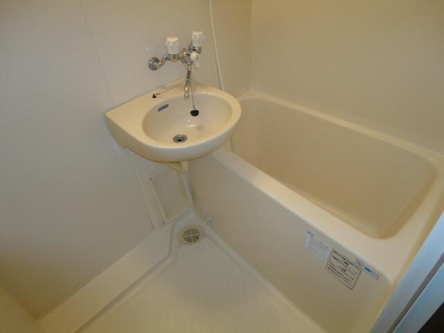 物件内観写真8　(ユニットバス)