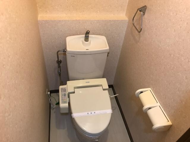 物件内観写真9　(シャワー付トイレ)