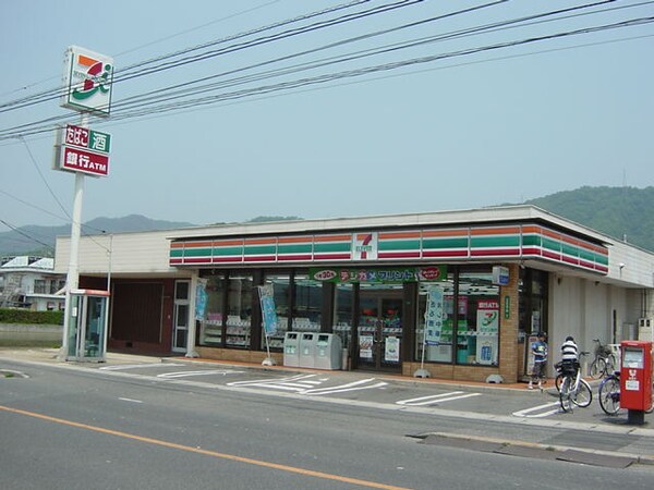 周辺環境(セブンイレブン福山山手店（コンビニ）まで703ｍ)